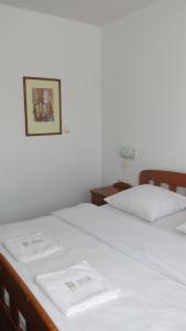 Postel nebo postele na pokoji v ubytování Hotel Olimpijski