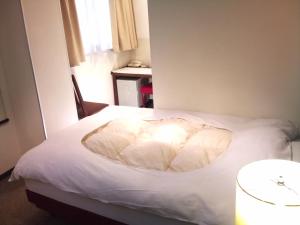 Una cama o camas en una habitación de Green Hill Hotel Tennoji Ekimae
