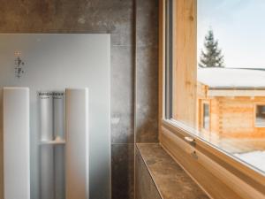 a refrigerator in a room with a window at Chavida Chalets in Schattwald