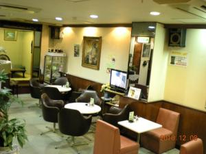 Una televisión o centro de entretenimiento en Green Hill Hotel Tennoji Ekimae
