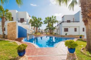 Bazén v ubytování Marina D'Or IV Casa 5 nebo v jeho okolí