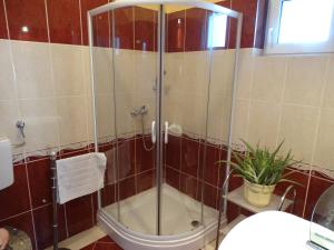 Kúpeľňa v ubytovaní Herkules apartman