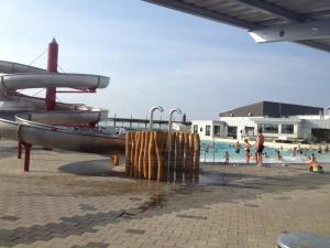 a water park with people in a swimming pool at de Storken Diek in Dorum-Neufeld
