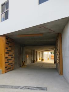 an empty hallway of a building with a hallway at Hotel San Juan Periferico in Villahermosa