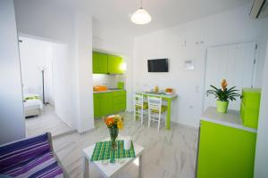 Телевизор и/или развлекательный центр в Sea View Apartments