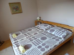 Posteľ alebo postele v izbe v ubytovaní Herkules apartman