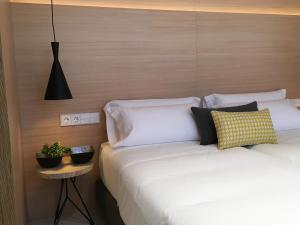 Кровать или кровати в номере Inside Bilbao Apartments