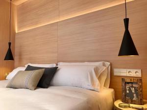 Кровать или кровати в номере Inside Bilbao Apartments