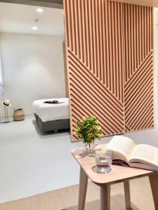 Кровать или кровати в номере Inside Bilbao Apartments