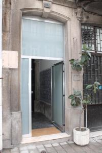 Η πρόσοψη ή η είσοδος του Lunar Guest House