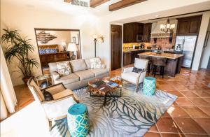 Posezení v ubytování Hacienda Beach Club & Residences