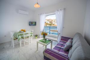 Гостиная зона в Sea View Apartments