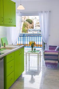 Кухня или мини-кухня в Sea View Apartments
