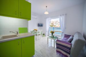 Кухня или мини-кухня в Sea View Apartments
