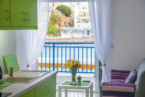 Гостиная зона в Sea View Apartments