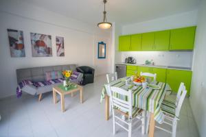Гостиная зона в Sea View Apartments