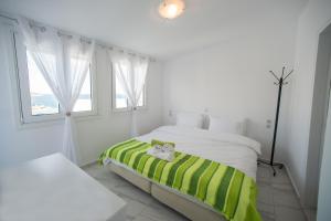 Кровать или кровати в номере Sea View Apartments