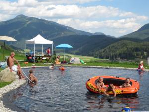 Příroda nedaleko farmy + 96 fotografií