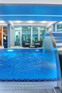 Bazén v ubytování Hotel Golf Luxury nebo v jeho okolí