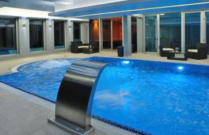 Bazén v ubytování Hotel Golf Luxury nebo v jeho okolí