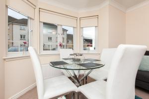 Χώρος καθιστικού στο Dunfermline - Premium Two Bedroom Apartment - KW