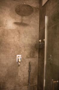 a bathroom with a shower with a glass door at Apartamenty I.M.A Towarowa in Poznań +47 photos