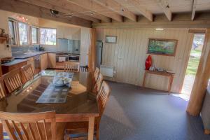 Kuchyň nebo kuchyňský kout v ubytování Sharpys Chalet