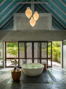 Gallery image of Four Seasons Resort Maldives at Landaa Giraavaru in Baa Atoll