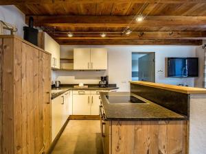 a kitchen with white cabinets and a black counter top at Troadkostn in Drasenhofen