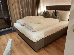 Ένα ή περισσότερα κρεβάτια σε δωμάτιο στο Hotel Kranebitt