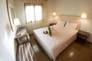 Postel nebo postele na pokoji v ubytování Aegialis Apartments (Dimitros)