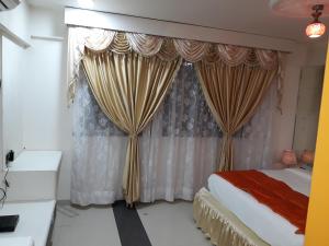 Postel nebo postele na pokoji v ubytování Setrac Orange Hotel