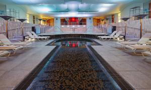 Majoituspaikassa Richmond Nua Wellness Spa - Adult Only tai sen lähellä sijaitseva uima-allas