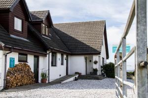 Byggingin sem gistihúsið er í