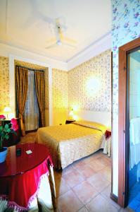 Łóżko lub łóżka w pokoju w obiekcie Hotel Sweet Home
