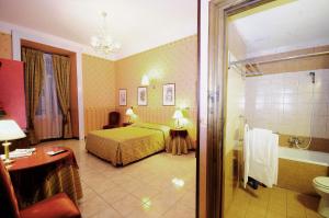 Łóżko lub łóżka w pokoju w obiekcie Hotel Sweet Home