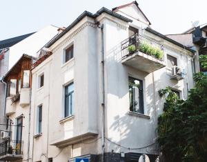 The building in which a vendégházakat is located