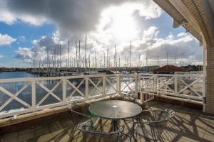 A balcony or terrace at Appartement in Zeeland - Kabbelaarsbank 405 - Port Marina Zélande - Ouddorp - not for companies