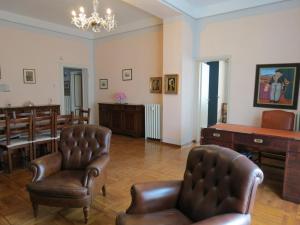 a living room with chairs and a desk and a courtroom at Studio Ornella in Verbania