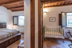 A bed or beds in a room at Azienda Agrituristica Tenuta Pizzolungo