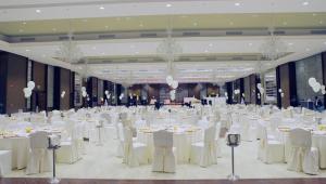 迪布洛霍大酒店餐厅或其他用餐的地方