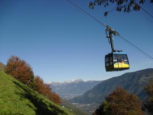 a ski lift in the air over a mountain at Apartments Schwarzlehen in Naturno