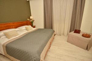 A bed or beds in a room at Hotel Diana Jardin et Spa
