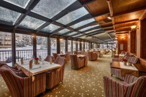 Posedenie v ubytovaní APLEND Wellness Hotel Borovica
