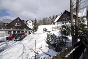 Kış mevsiminde Horska chata Svetlanka