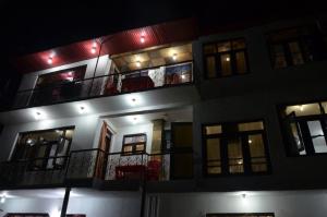 Svalir eða verönd á Howrah Guest House