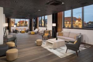 Posezení v ubytování INNSiDE by Meliá Leipzig