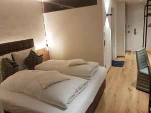 Ένα ή περισσότερα κρεβάτια σε δωμάτιο στο Hotel Kranebitt