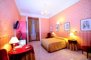 Łóżko lub łóżka w pokoju w obiekcie Hotel Sweet Home