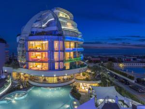 Бассейн в Hotel Waldorf- Premier Resort или поблизости
